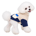 Abrigo bicolor crema y azul marino sobre perrito pequeño · corte sin mangas traseras